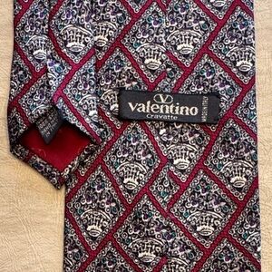 Valentino Men’s Necktie. 100% Silk.